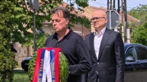 HEROJI NE UMIRU-ONI ŽIVE U NAŠEM SEĆANjU Miloš Vučević položio venac na spomenik Tibora Cerne u Debeljači