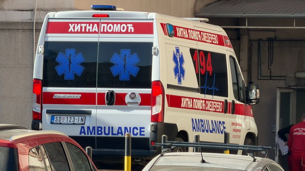 HITNA POMOĆ: Muškarac povređen u udesu u Surčinu