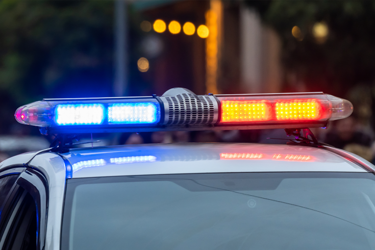 HITNO EVAKUISAN TRŽNI CENTAR! Policajci s dugim cevima opkolili sve!