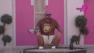 Janjuš zadobio teške opekotine: Uroš Stanić mu totalno spalio kosu, on zakukao na sav glas! (VDEO)