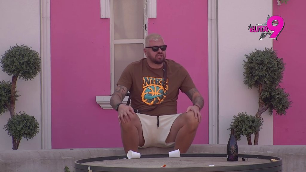 Janjuš zadobio teške opekotine: Uroš Stanić mu totalno spalio kosu, on zakukao na sav glas! (VDEO)