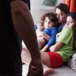 KRAJ FIZIČKOG KAŽNJAVANJA U SRBIJI! Menja se Porodični zakon! Ko udari dete ide na prinudnu obuku, a evo šta se dešava sa oduzimanjem mališana! (FOTO)