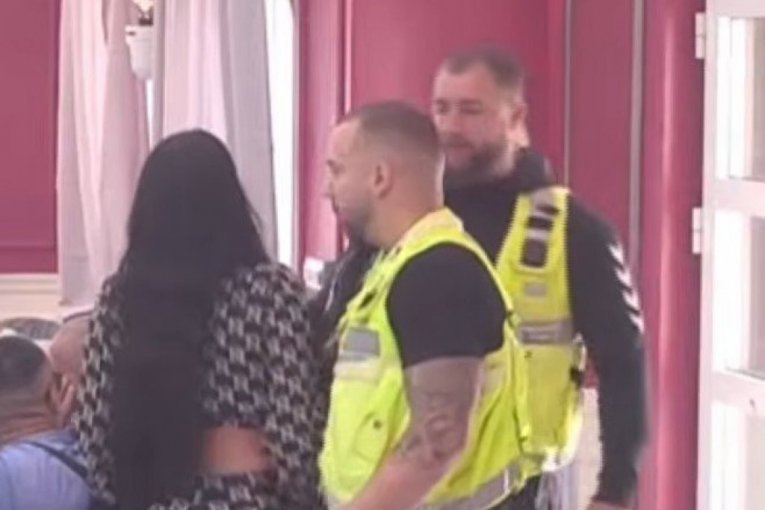 MAJA I ASMIN MOMENTALNO IZBAČENI U PRATNJI OBEZBEĐENJA! Evo u kakvom je stanju SNIMLJEN DURDŽIĆ nakon novog incidenta! (GALERIJA)