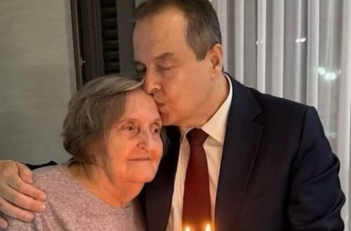 "MAJKA MI JE U BOLNICI, TETKA NAS JE NAPUSTILA"! Ministar Dačić se oglasio potresnom porukom - U TEŠKIM VREMENIMA SE POKAZUJE KO JE KO! (FOTO)