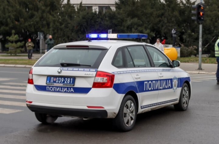 MANIJAK UPAO U STAN MALOLETNICI I POČEO DA JOJ CEPA ODEĆU! Horor u Beogradu: Devojčica se jedva spasila!