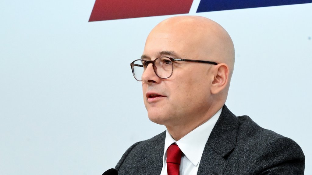 MILOŠ VUČEVIĆ NAKON GLAVNOG ODBORA SNS-A Slušamo građane i donosimo odluke u njihovom interesu