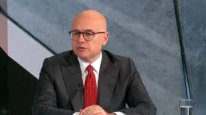 MILOŠ VUČEVIĆ POSTAVIO NA MESTO MARINIKU TEPIĆ Evo šta joj je poručio u brutalnom odgovoru na X mreži