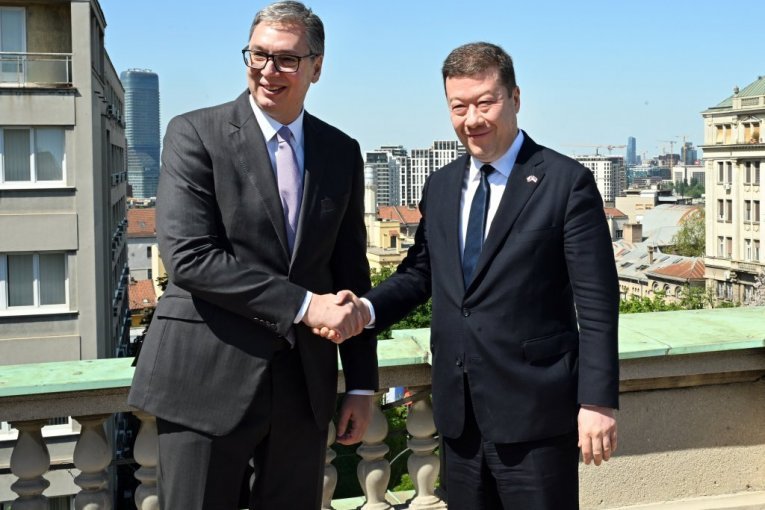 NASTAVAK SARADNJE U SVIM OBLASTIMA: Predsednik Vučić razgovarao sa Okamurom - ovo su bile teme!