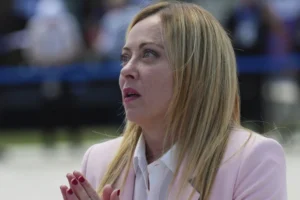 NEZAPAMĆENI SKANDAL - SVE ZBOG TRAMPA? Ruski voditelj izvređao Đorđu Meloni - SVE SE ORI!