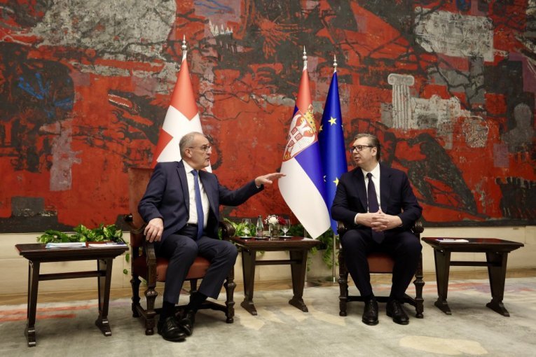 "OSIM ŠTO JE DOBAR PREDSEDNIK I ČOVEK, VOLI I VINO"! Vučić ugostio predsednika Švajcarske Parmelana na večeri - TU SU I PRVE DAME OBE DRŽAVE! (FOTO)