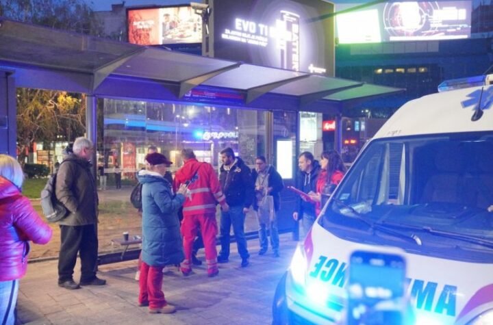 "OVO SU OČAJNIČKI TRZAJI NEMOĆNIH!" Predsednik Vučić o nemirima ispred Rektorata: Šta će špricevi i pirotehnika u obrazovnoj instituciji? Građani, budite mirni!