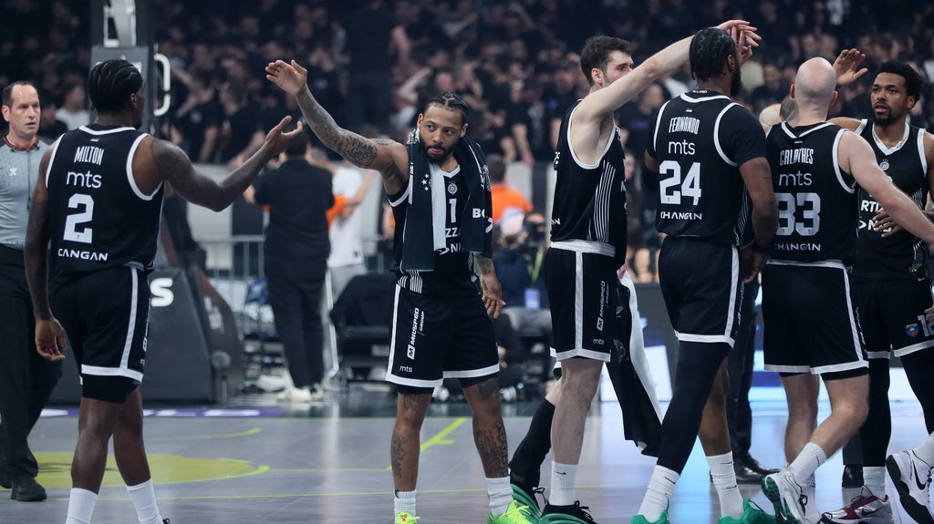 PARTIZAN UBEDLJIV NA STARTU SUPERLIGE: Crno-beli deklasirali Slobodu, povratak Lovernja