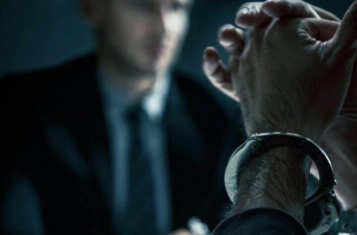 POKUŠAO DA PODMITI POLICAJCA I REŠI PROBLEM, PA UHAPŠEN: Lisice stavljene na ruke Podgoričaninu (31)