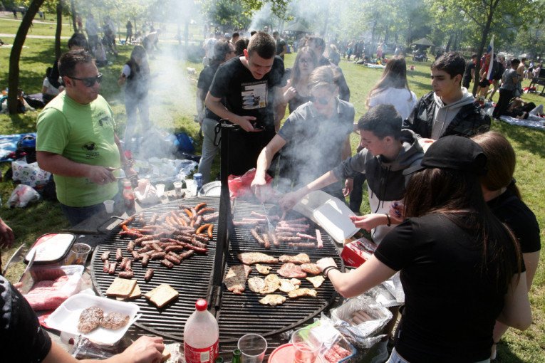 PRAVI MINI ODMOR ZA 1. MAJ: Evo koliko je NERADNIH DANA - tu su i predlozi za najjeftiniji provod!