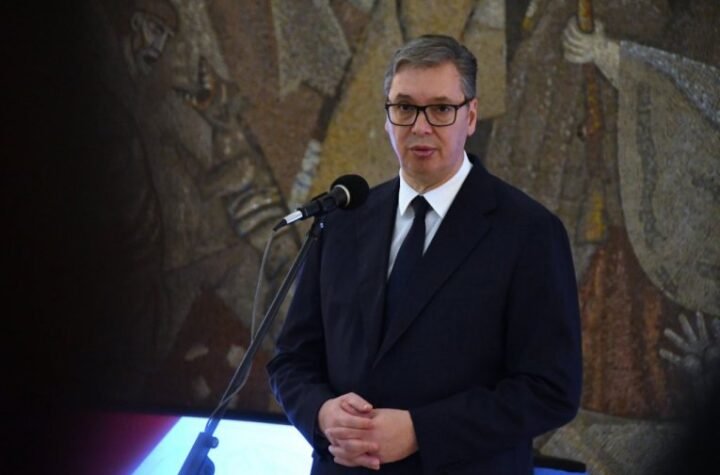 PREDSEDNIK VUČIĆ SUTRA NA OTVARANJU POGONA FABRIKE STAKLA U PARAĆINU! Svečanost zakazana u 12 časova!