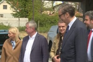 PREDSEDNIK VUČIĆ U PARAĆINU! Otvara se pogon kompanije Vaider Srpska fabrika stakla!