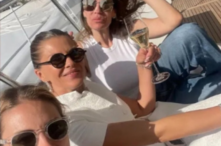 PROCURILE PRVE FOTKE AFTERA SVADBE GODINE, MELINA SE "KUPA" U ŠAMPANJCU! Evo KOJE PREZIME JE UZELA bivša žena Harisa Džinovića! (FOTO)