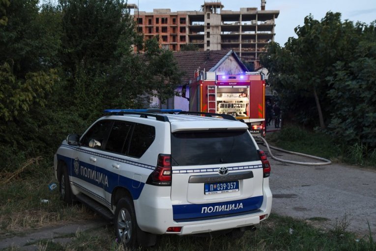 PRONAĐEN PIŠTOLJ U PRTLJAŽNIKU AUTOMOBILA! Uhapšena dvojica mladića u Bačkoj Palanci, završili u pritvoru!