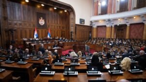 Paradoks blokadera: Prvo tražili od opozicije da bojkotuju Skupštinu, a sada ih zbog toga kritikuju (FOTO)