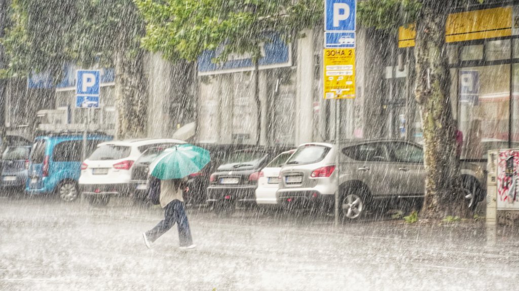 Pljuskovi sa grmljavinom posle podne stižu u Srbiju: Evo gde već pljušti