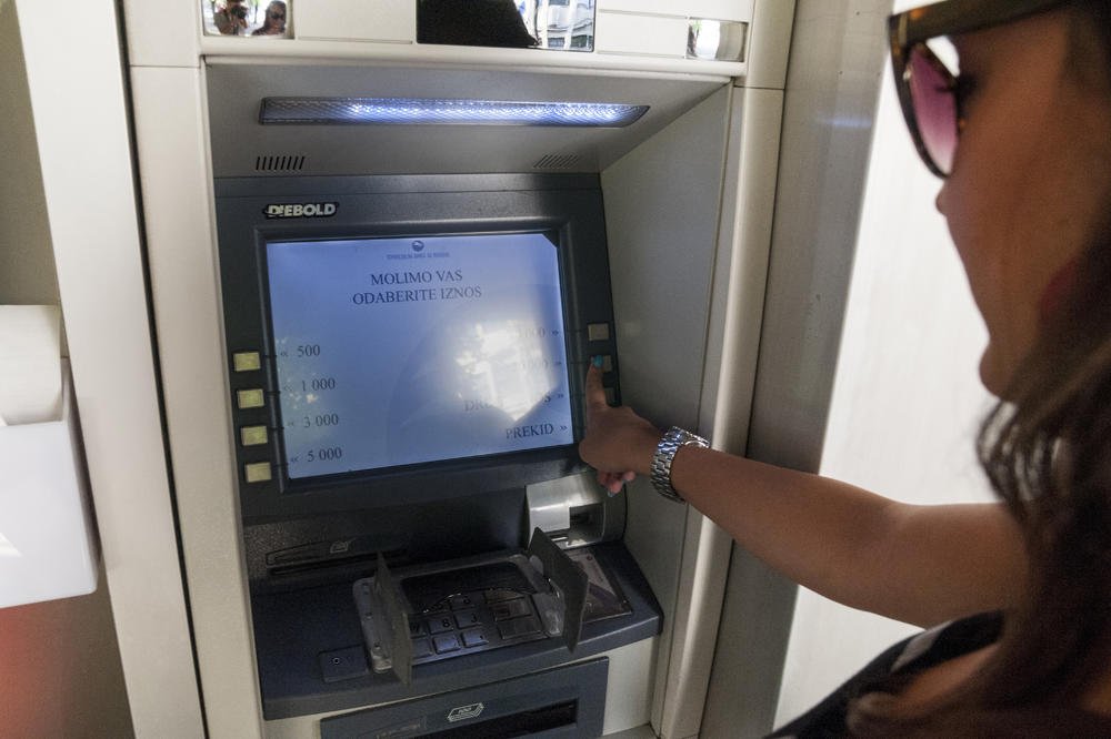 Počelo je! Banke privremeno ukidaju ovu važnu opciju na bankomatima, obratite pažnju dok ne bude kasno!