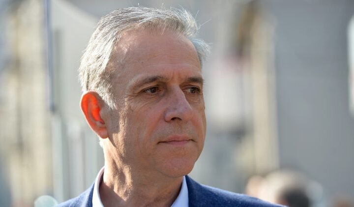 Ponoš u sukobu sa svima, sem sa parama građana Srbije! Poručuje: Treba nam taj novac kako bismo od stranaca tražili da se kazne naša država i narod (V