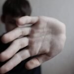 RODITELJI NEĆE DA SE ODREKNU ŠAMARA! Novi zakon izazvao haos u zemlji, evo koliko očeva i majki želi PRAVO NA NASILJE NAD DETETOM