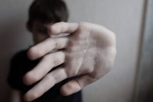 RODITELJI NEĆE DA SE ODREKNU ŠAMARA! Novi zakon izazvao haos u zemlji, evo koliko očeva i majki želi PRAVO NA NASILJE NAD DETETOM