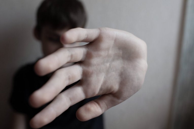 RODITELJI NEĆE DA SE ODREKNU ŠAMARA! Novi zakon izazvao haos u zemlji, evo koliko očeva i majki želi PRAVO NA NASILJE NAD DETETOM