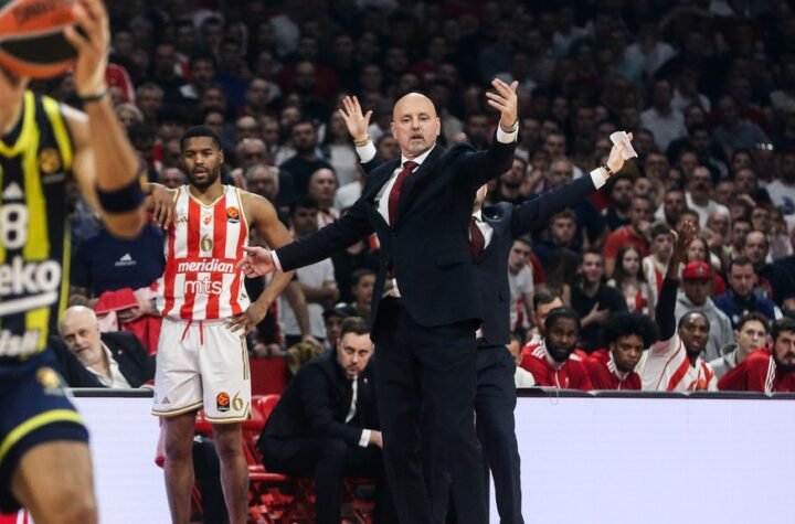 SAŠA OBRADOVIĆ REKAO OVE REČI I POBEGAO IZ MIKS ZONE: Trener Zvezde razočaran posle poraza u večitom derbiju