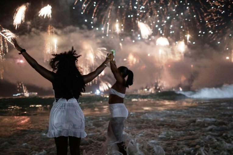 SKANDAL NA POPULARNOJ TURISTIČKOJ DESTINACIJI: Turista platio kebab skoro 1.500 EVRA! Prevaranti vrebaju goste, OBIČAN KUKURUZ NAPLATILI 3.000 EVRA!