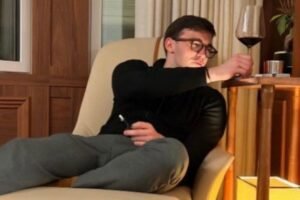 SLAVI SE U DOMU NATAŠE NINKOVIĆ! Glumica otvorila vrata svoga doma, NA BOGATOJ TRPEZI NEMA ČEGA NEMA! (FOTO)