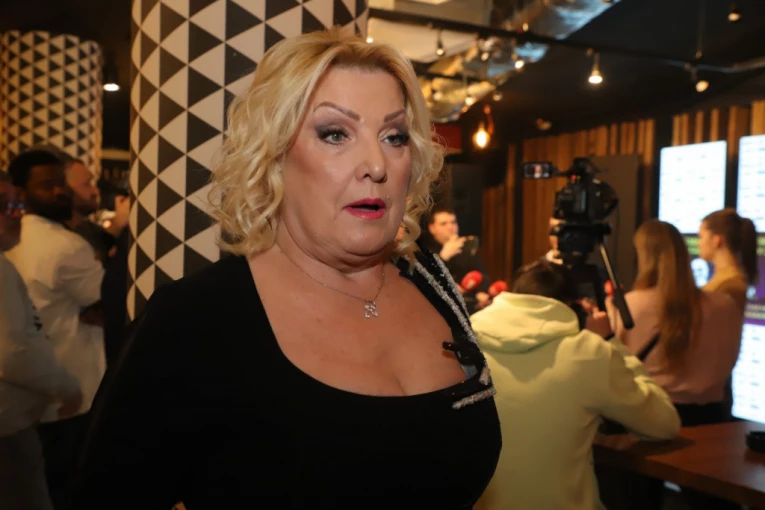 SNEŽANA ĐURIŠIĆ ĆE SE HVATATI ZA GLAVU ZBOG OVE PORUKE: Cela nacija čeka odgovor, pevačici se ne piše dobro!