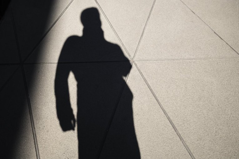 ŠPIJUNSKI UREĐAJI PRONAĐENI U ŠATORSKOM NASELJU: Stanovnicima rečeno da ne prilaze sumnjivim predmetima