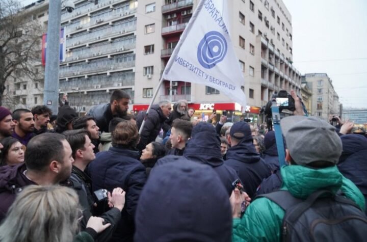 "SRBIJA ĆE POBEDITI!" Poruka Miloša Vučevića nakon dramatičnih scena ispred Rektorata: Blokaderima nije stalo do istine i pravde, već do nametanja ideologije podela!