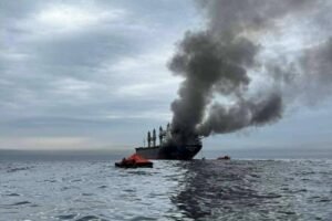 TANKERI POKUŠALI DA PROĐU KROZ ZABRANJU ZONU, IRAN OTVORIO VATRU! Haos u Ormuskom moreuzu