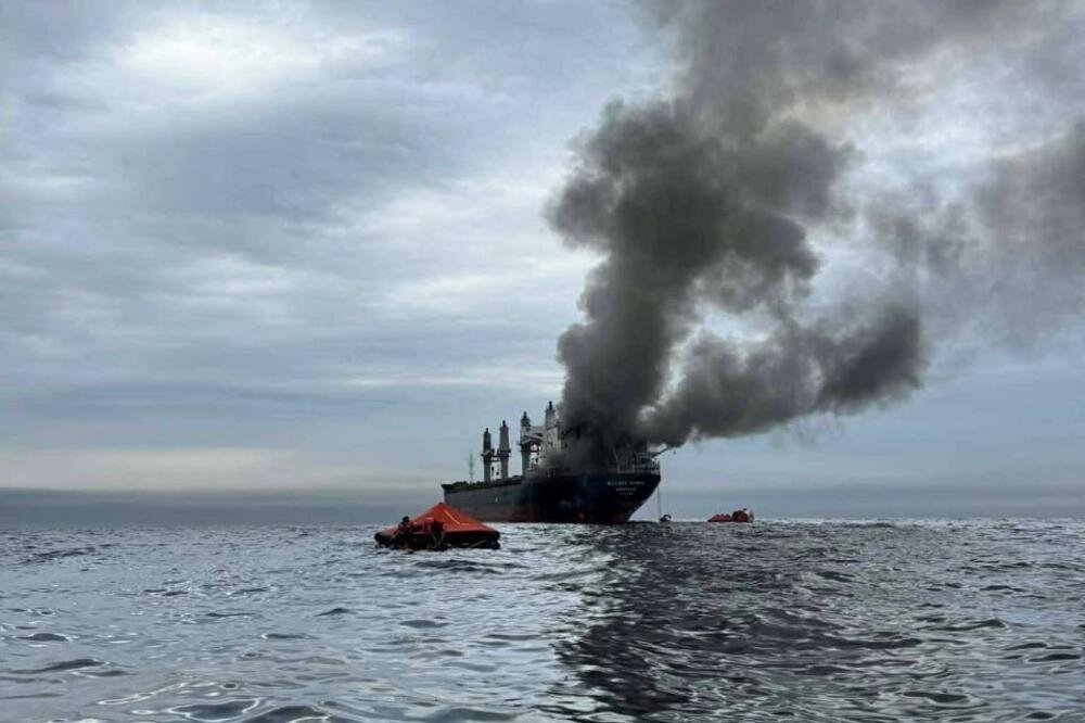 TANKERI POKUŠALI DA PROĐU KROZ ZABRANJU ZONU, IRAN OTVORIO VATRU! Haos u Ormuskom moreuzu