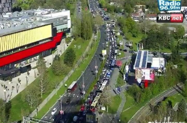 TOTALNI KOLAPS U BEOGRADU! Kolona se proteže kilometrima, ako ste krenuli ovuda, BOLJE ODUSTANITE! Evo gde su gužve najmanje! (FOTO)