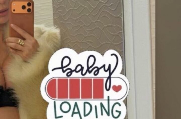 TRUDNA EDITA ARADINOVIĆ MAMI UZDAHE U ČIPKASTOM DONJEM VEŠU! Pevačica se skinula pred porođaj, LAJKOVI PLJUŠTE! (FOTO)