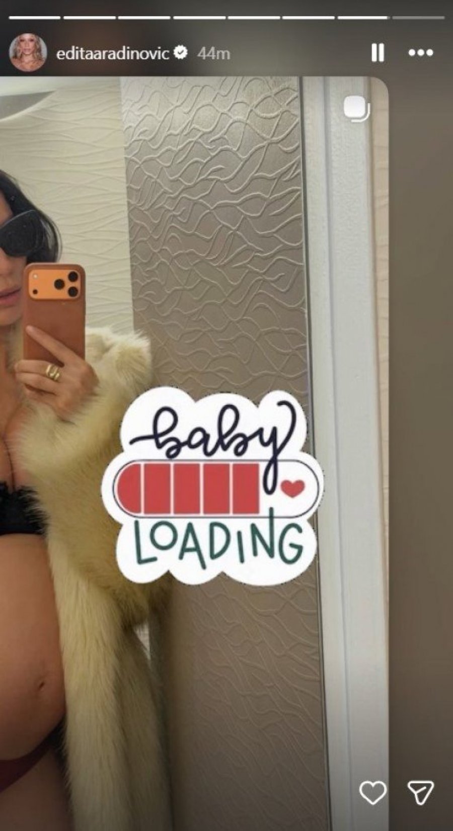 TRUDNA EDITA ARADINOVIĆ MAMI UZDAHE U ČIPKASTOM DONJEM VEŠU! Pevačica se skinula pred porođaj, LAJKOVI PLJUŠTE! (FOTO)