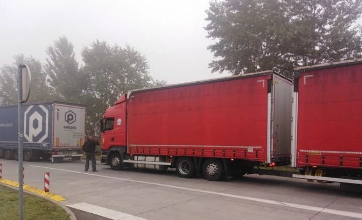 Teretna vozila na graničnim prelazima zadržavaju se do četiri sata