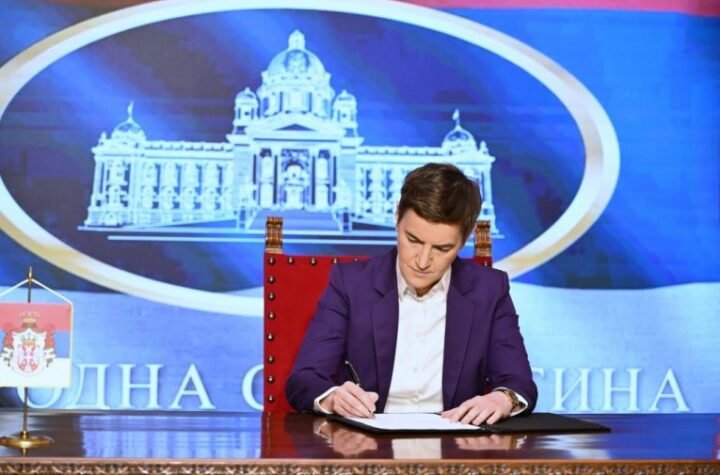 UDARNO! BRNABIĆEVA OŠTRO O SKANDALU KOJI SE DOGODIO U SKUPŠTINI: Stranci su došli da prete Srbiji, toga nema nigde na svetu!