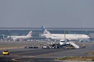 UŽAS NA AERODROMU: Pijani putnik izazvao haos! Letovi kasnili po DVA SATA