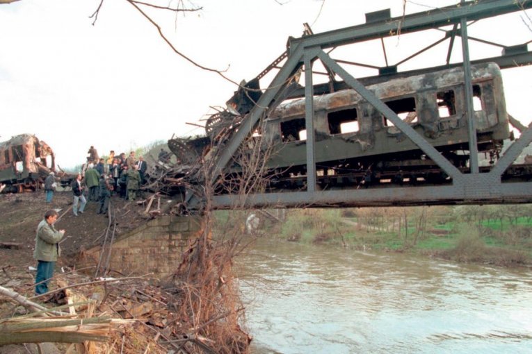 VASKRS KOJI BEOGRAD NIKADA NEĆE ZABORAVITI: "Saveznici" sejali smrt s neba, srušeno čak i porodilište - prestonica tada bila demolirana!