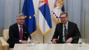 VAŽAN SASTANAK: Predsednik Vučić razgovarao s evropskim komesarom za unutrašnje poslove i migracije (FOTO)