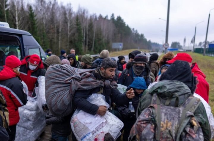 VELIKI PREOKRET: Ova zemlja rešava status POLA MILIONA migranata - evo koji je plan!