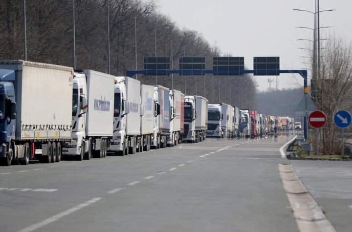 Velike gužve na prelazima: Kamioni na granici sa Hrvatskom čekaju satima, evo kako je na ostalim prelazima!