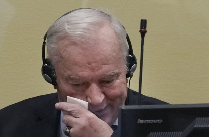 Vučić o Ratku Mladiću: Doneli su ga u ležećem položaju, ne razumem zašto ne dopuste da poslednje dane provede van zatvora