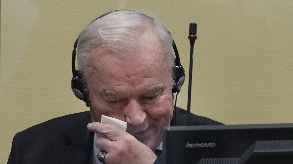 Vučić o Ratku Mladiću: Doneli su ga u ležećem položaju, ne razumem zašto ne dopuste da poslednje dane provede van zatvora