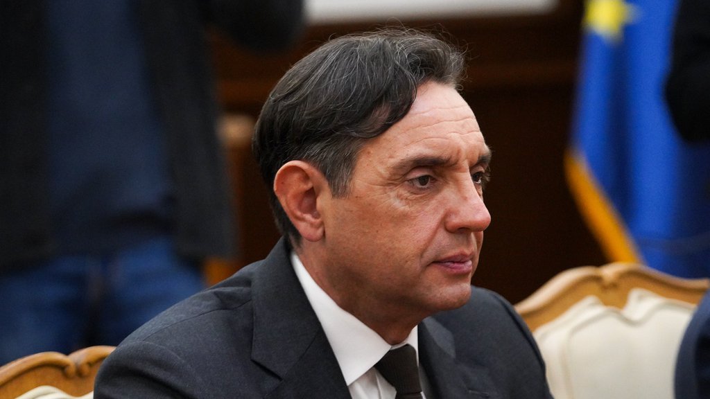 Vulin čestitao Dan Vojske Srbije